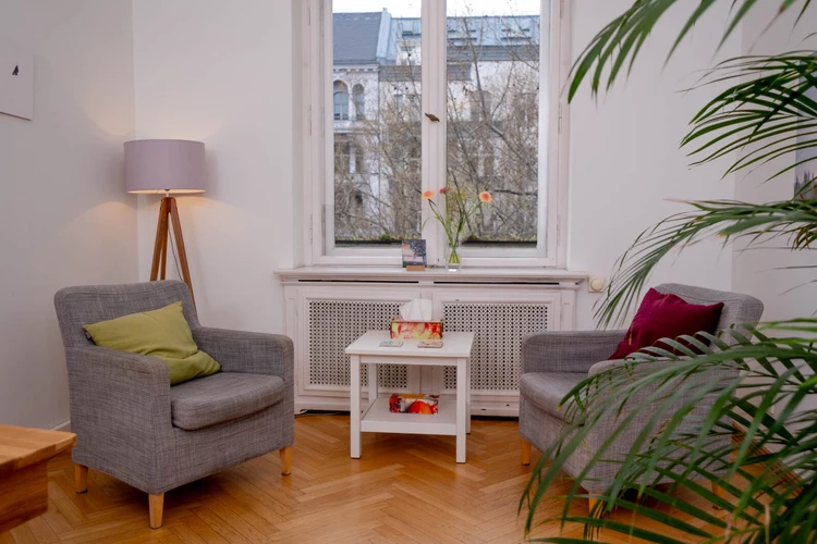 Oberberg Tagesklinik Berlin Kürfürstendamm kleiner Sitzbereich